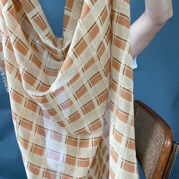 Vintage Silk Calvin Klein Scarf / Headscarf / Head-wrap - Picture 6 of 8